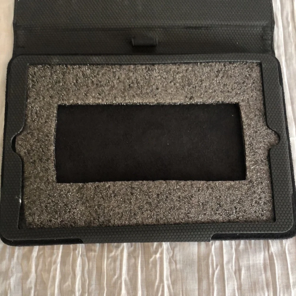 BROOKSTONE MINI TABLET black faux leather ipad blue tooth case & keyboard
